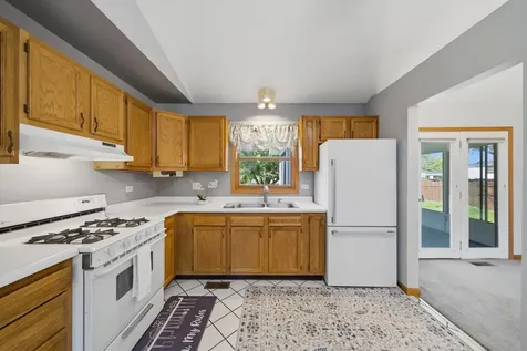 752 Rosanne Street Lockport IL 60441