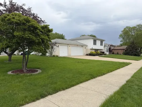 752 Rosanne Street Lockport IL 60441