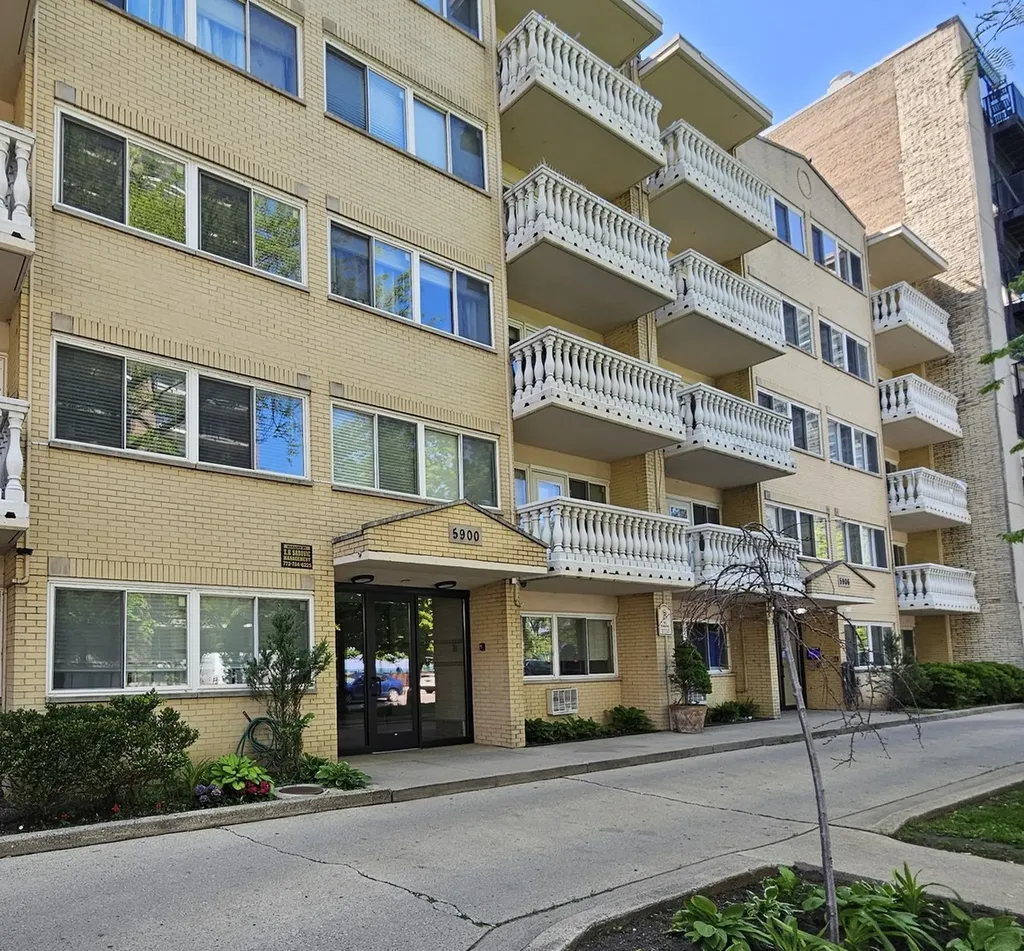 5906 North Sheridan Road Chicago IL 60660