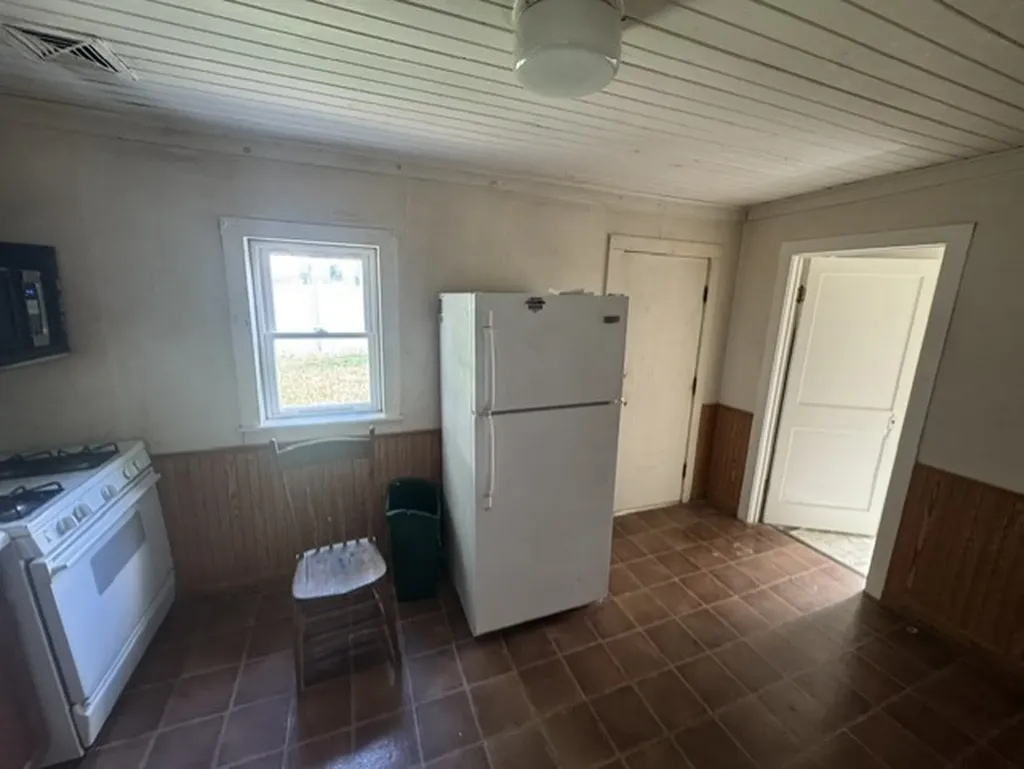 937 Montgomery Avenue Aurora IL 60506