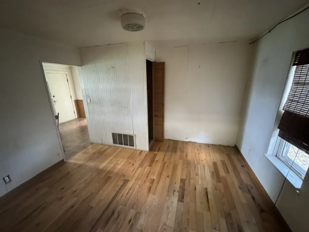 937 Montgomery Avenue Aurora IL 60506