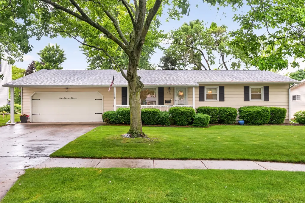 633 Emmert Drive Sycamore IL 60178