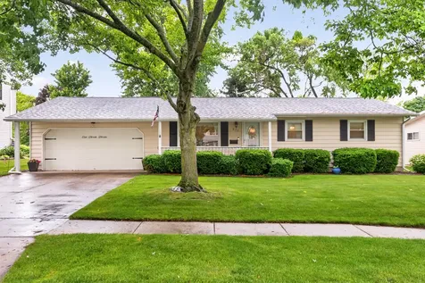 633 Emmert Drive Sycamore IL 60178