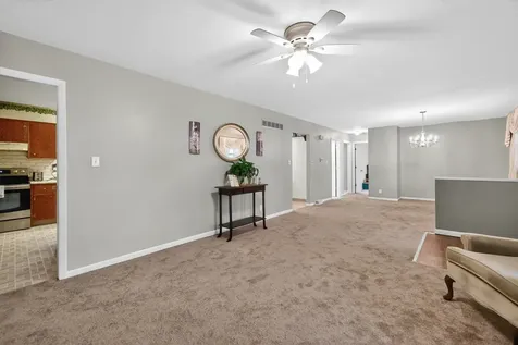 633 Emmert Drive Sycamore IL 60178