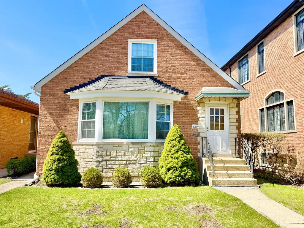 6214 North Karlov Avenue Chicago IL 60646