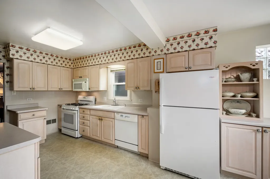 6214 North Karlov Avenue Chicago IL 60646