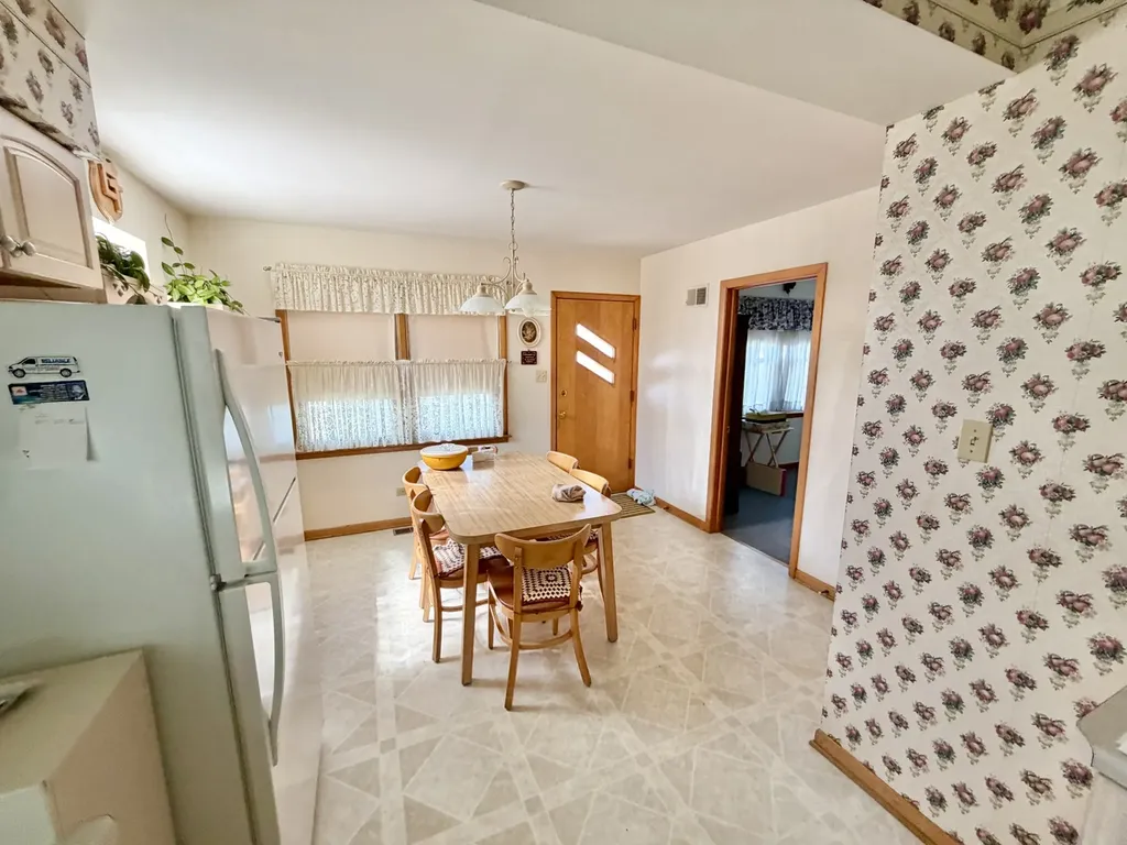 6214 North Karlov Avenue Chicago IL 60646
