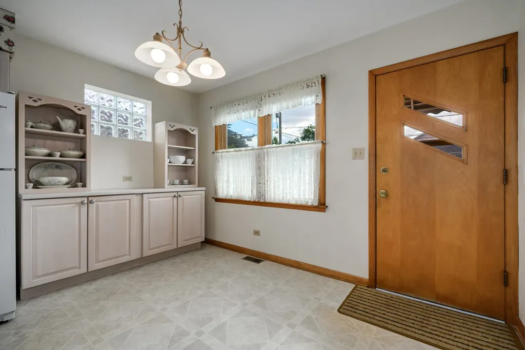 6214 North Karlov Avenue Chicago IL 60646