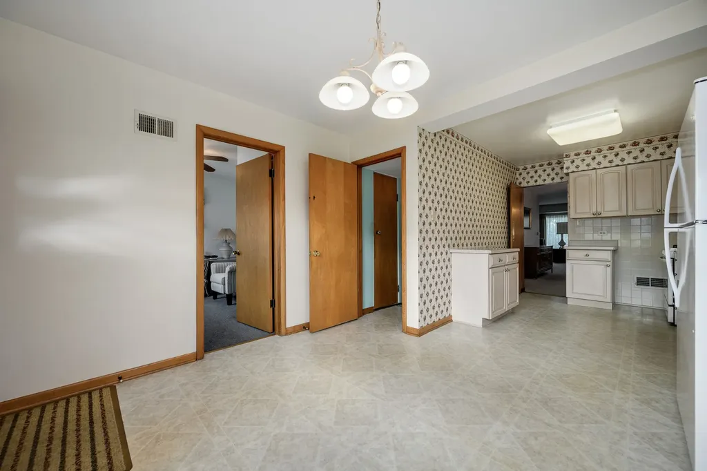6214 North Karlov Avenue Chicago IL 60646