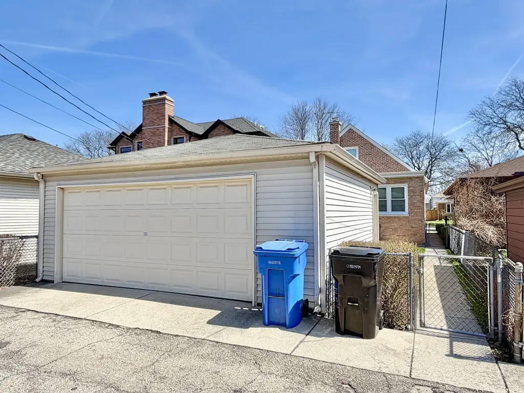 6214 North Karlov Avenue Chicago IL 60646
