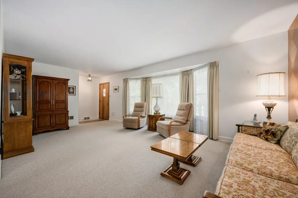 6214 North Karlov Avenue Chicago IL 60646