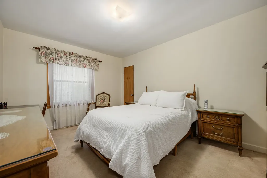 6214 North Karlov Avenue Chicago IL 60646