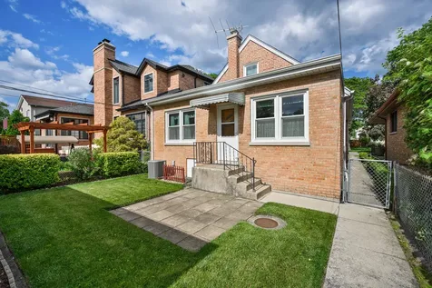 6214 North Karlov Avenue Chicago IL 60646