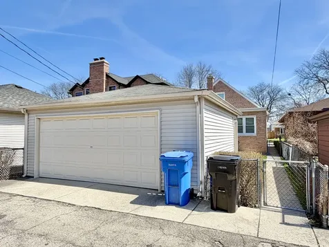 6214 North Karlov Avenue Chicago IL 60646