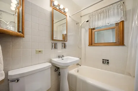 6214 North Karlov Avenue Chicago IL 60646