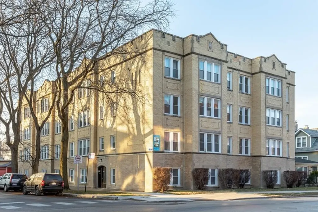 3404 West Berteau Avenue Chicago IL 60618
