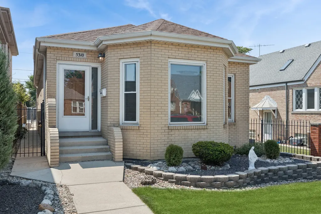 5310 South Mason Avenue Chicago IL 60638