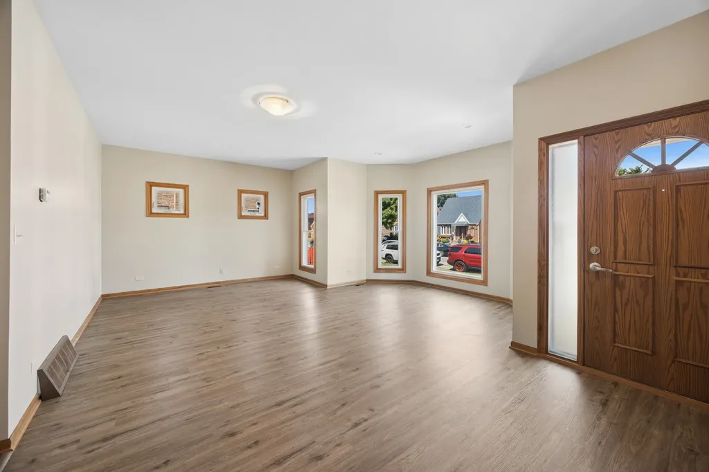 5310 South Mason Avenue Chicago IL 60638