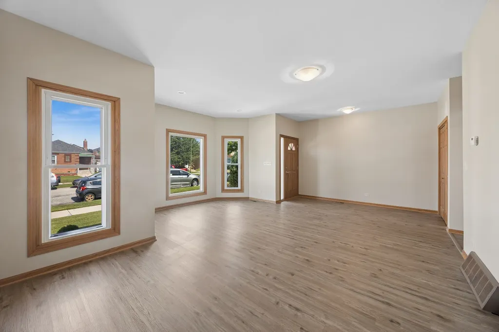 5310 South Mason Avenue Chicago IL 60638