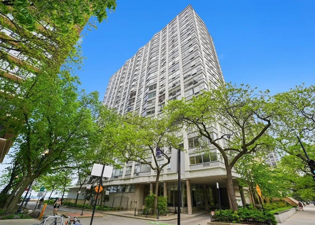5757 North Sheridan Road Chicago IL 60660
