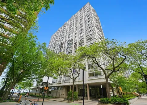 5757 North Sheridan Road Chicago IL 60660