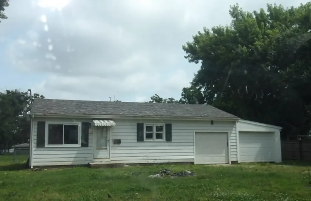 2003 Cleveland Avenue Charleston IL 61920