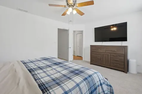 185 Springbrook Trail S Oswego IL 60543