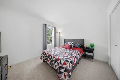 185 Springbrook Trail S Oswego IL 60543