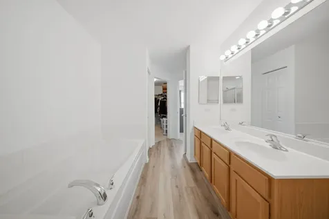 185 Springbrook Trail S Oswego IL 60543