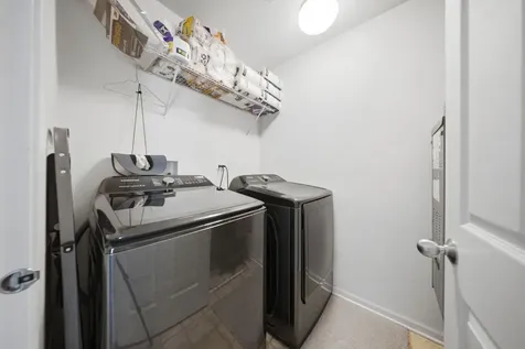 185 Springbrook Trail S Oswego IL 60543