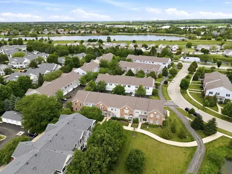 185 Springbrook Trail S Oswego IL 60543