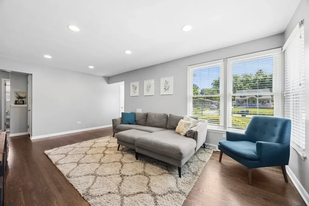 730 South Monterey Avenue Villa Park IL 60181