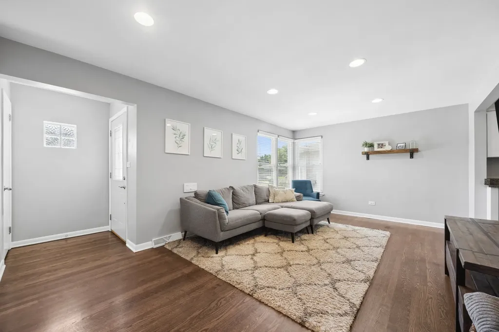 730 South Monterey Avenue Villa Park IL 60181