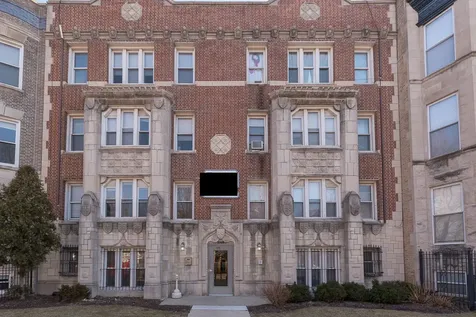 4735 North Beacon Street Chicago IL 60640
