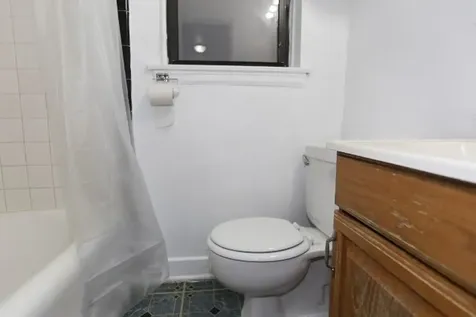 4735 North Beacon Street Chicago IL 60640