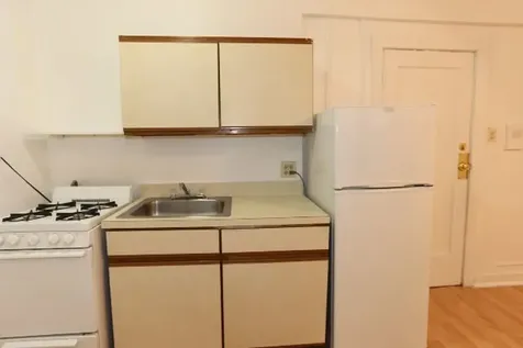 4735 North Beacon Street Chicago IL 60640
