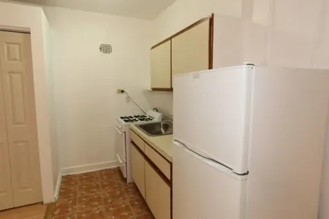 4735 North Beacon Street Chicago IL 60640