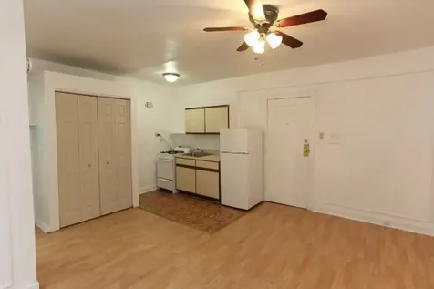 4735 North Beacon Street Chicago IL 60640