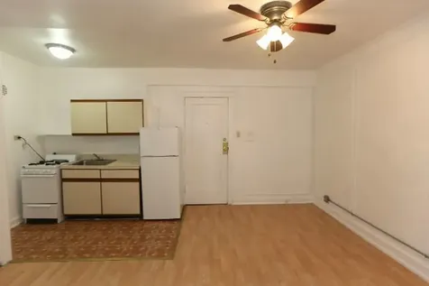 4735 North Beacon Street Chicago IL 60640