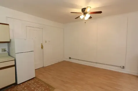 4735 North Beacon Street Chicago IL 60640