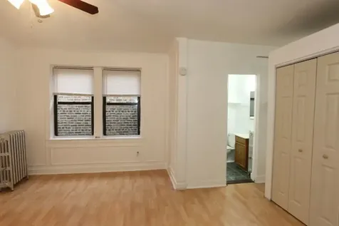 4735 North Beacon Street Chicago IL 60640