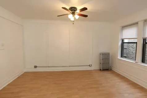 4735 North Beacon Street Chicago IL 60640