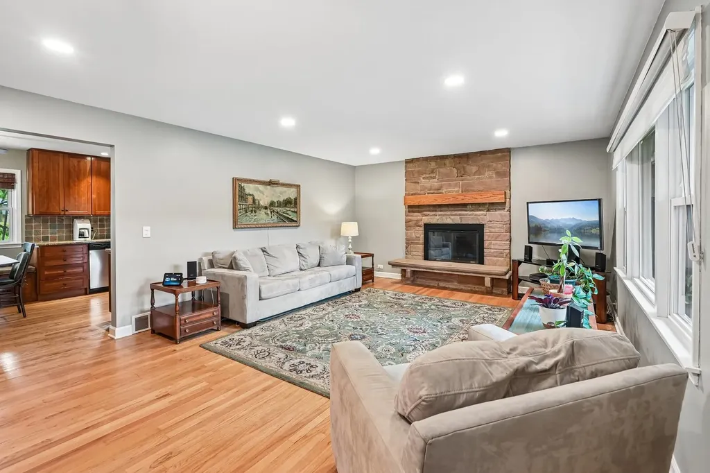 1032 62ND Place Downers Grove IL 60516