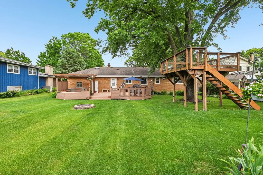 1032 62ND Place Downers Grove IL 60516