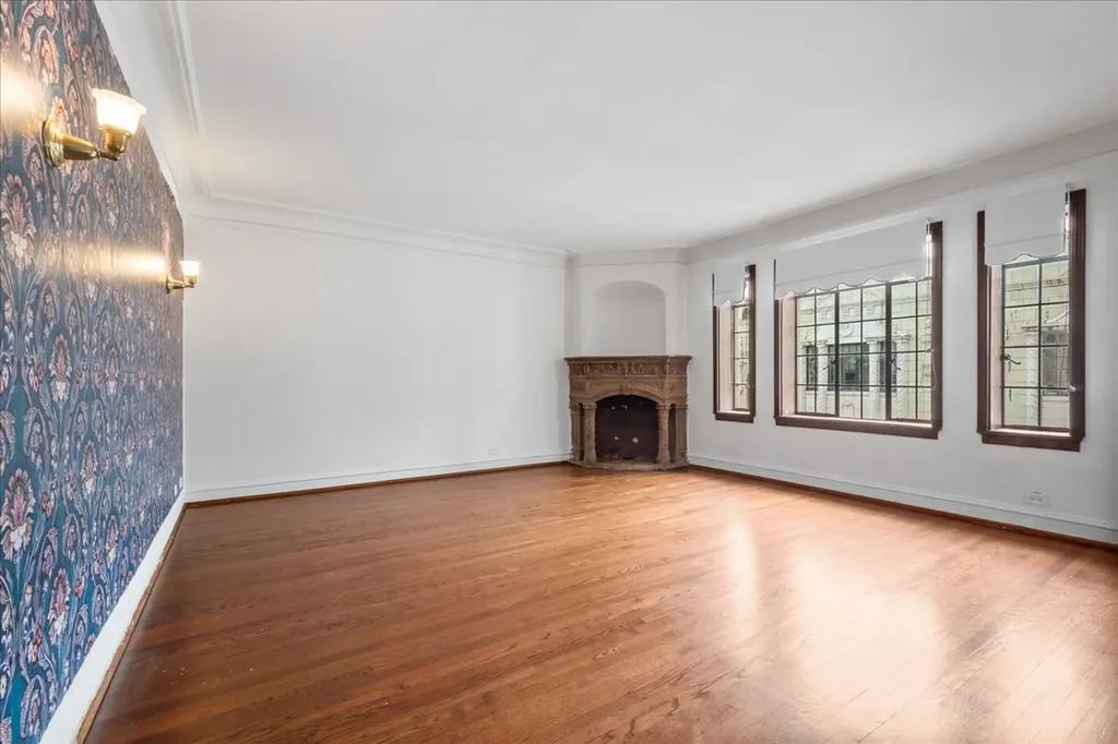 7348 North Ridge Boulevard Chicago IL 60645