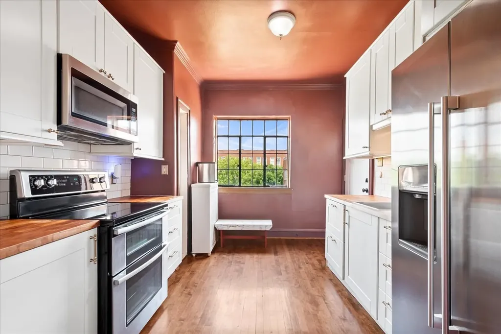 7348 North Ridge Boulevard Chicago IL 60645