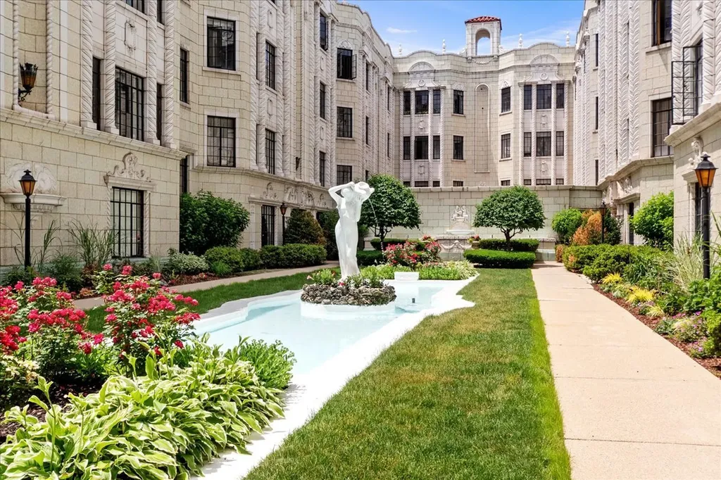 7348 North Ridge Boulevard Chicago IL 60645