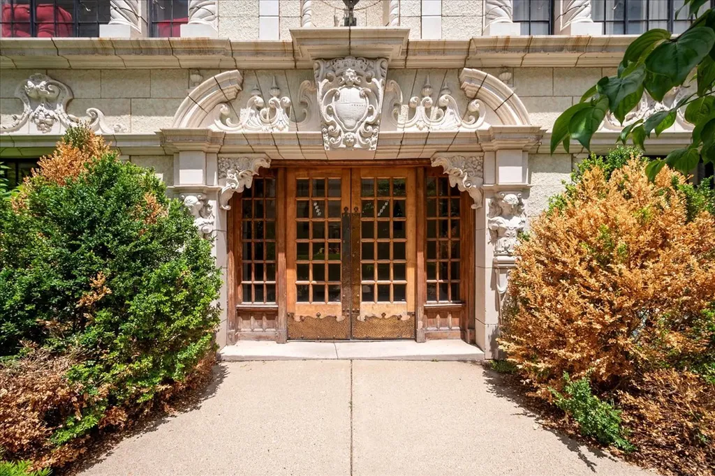 7348 North Ridge Boulevard Chicago IL 60645
