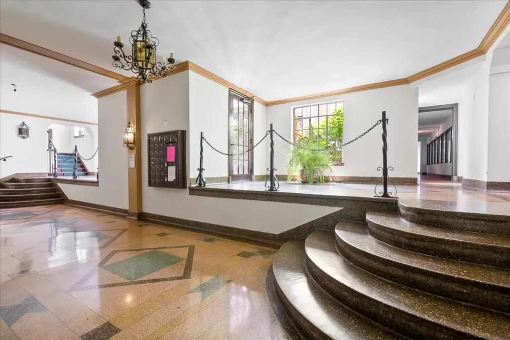 7348 North Ridge Boulevard Chicago IL 60645