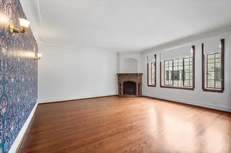 7348 North Ridge Boulevard Chicago IL 60645
